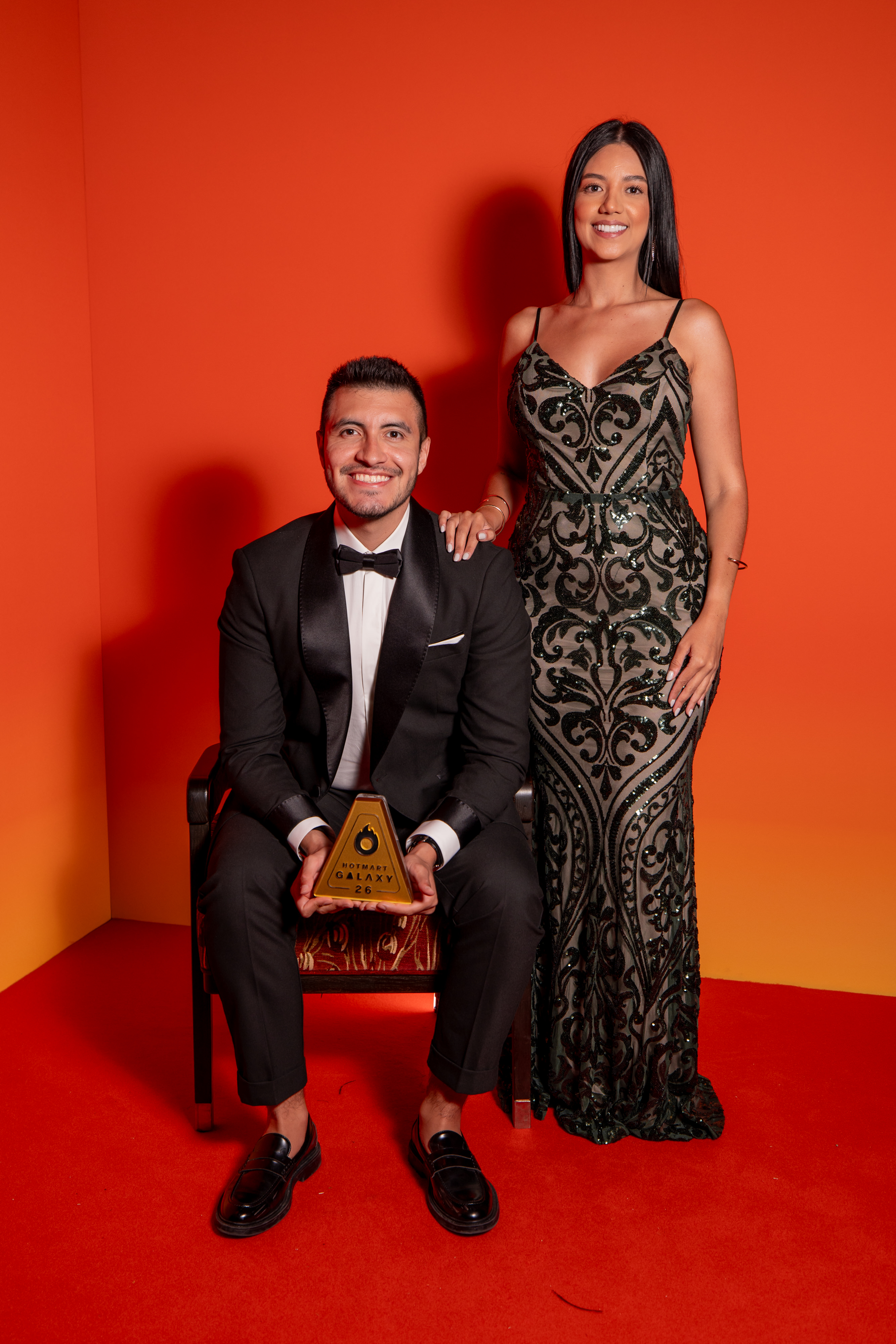 Santiago Leal y Laura Zabala — Hotmart Galaxy 26